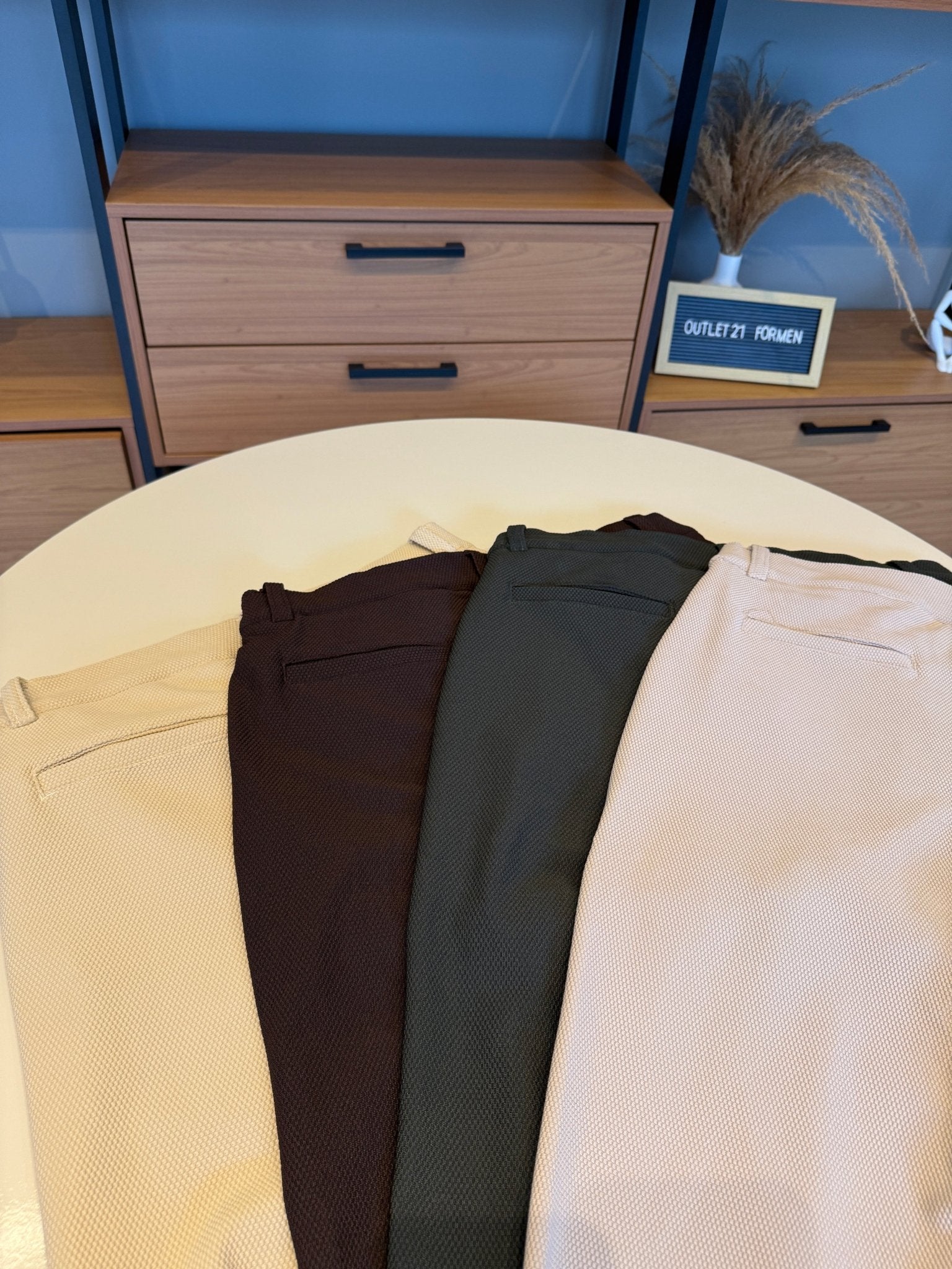 Granitto Textured Trousers – Brown | Zip-Free Design